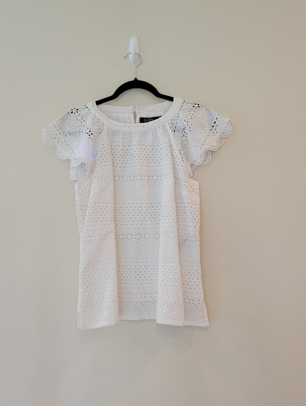 Lauren Ralph Lauren Medium White Eyelet Embroidered Top Flutter Sleeves Lined.